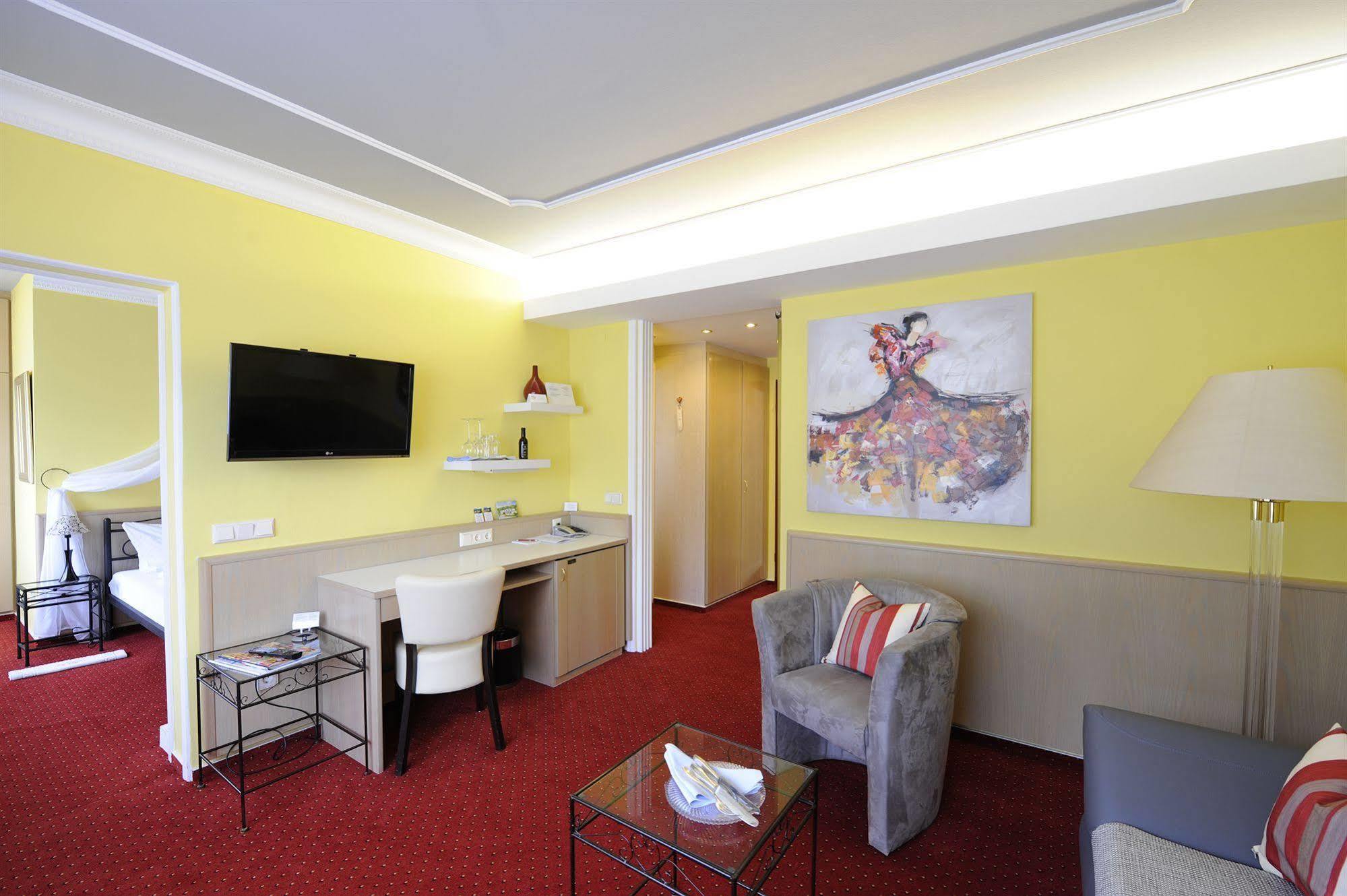 Hotel Ambiente บัดเบลลิงเงน ภายนอก รูปภาพ