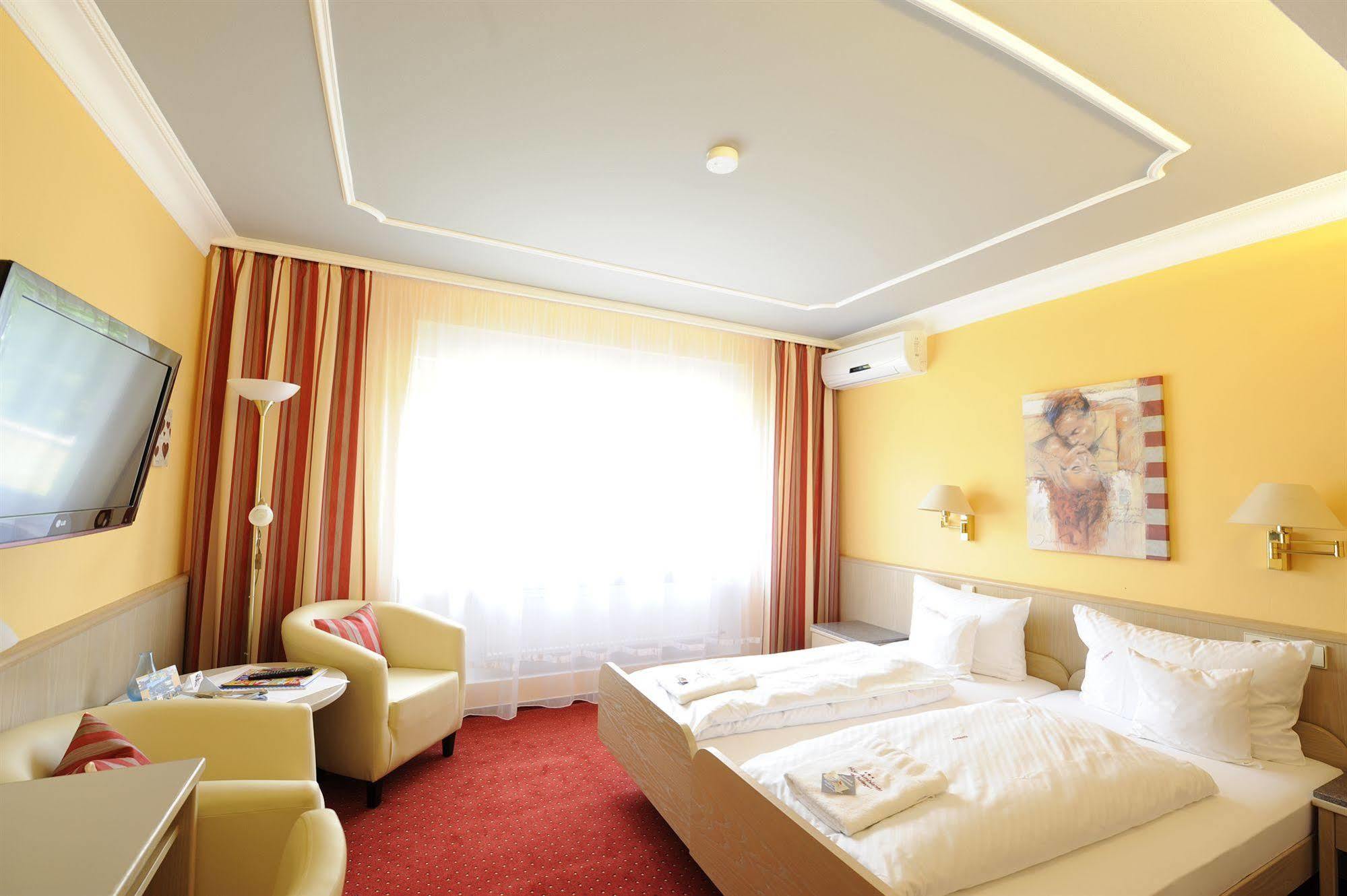Hotel Ambiente บัดเบลลิงเงน ภายนอก รูปภาพ