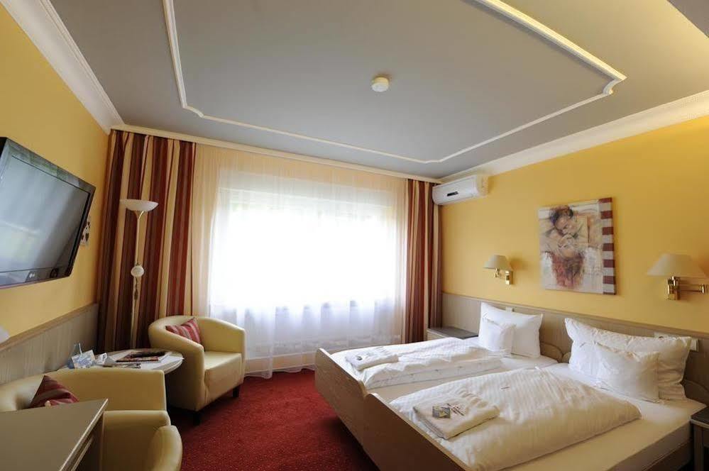 Hotel Ambiente บัดเบลลิงเงน ภายนอก รูปภาพ